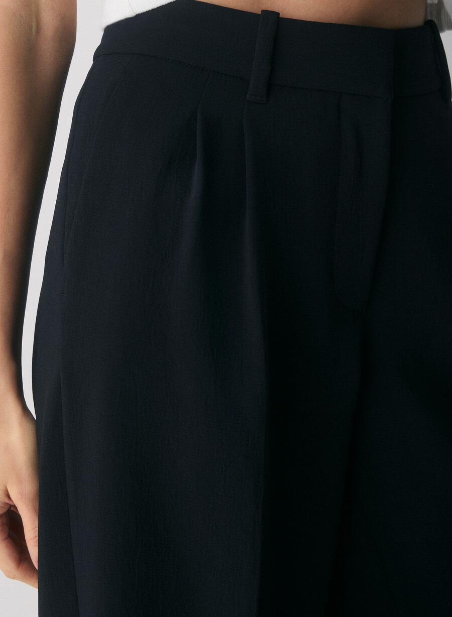 pantalonii the effortless pant cu talie mică - crepette negri