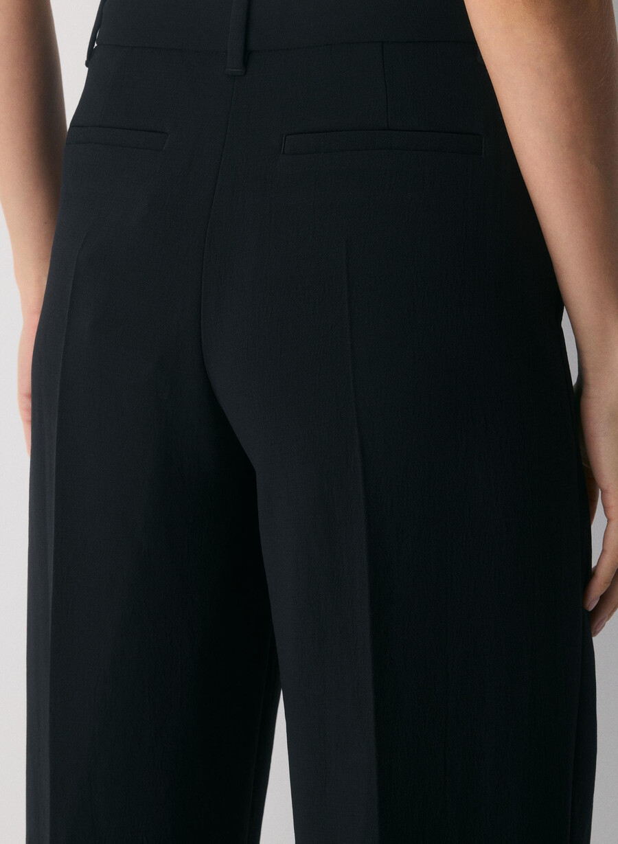 pantalonii the effortless pant cu talie mică - crepette negri