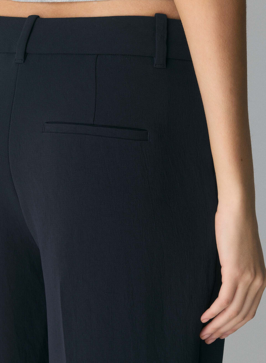 pantalonii the effortless pant cu talie mică - crepette bleumarin Închis