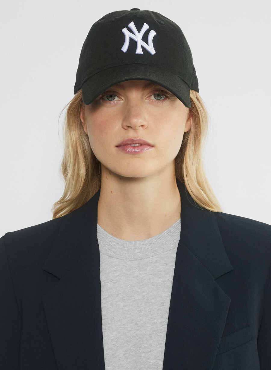 Șapcă new era new york yankees 9twenty spĂlatĂ negru alb