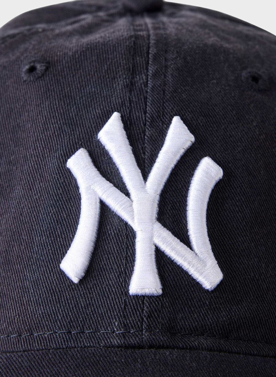 Șapcă new era new york yankees 9twenty spĂlatĂ dk nt nvy white