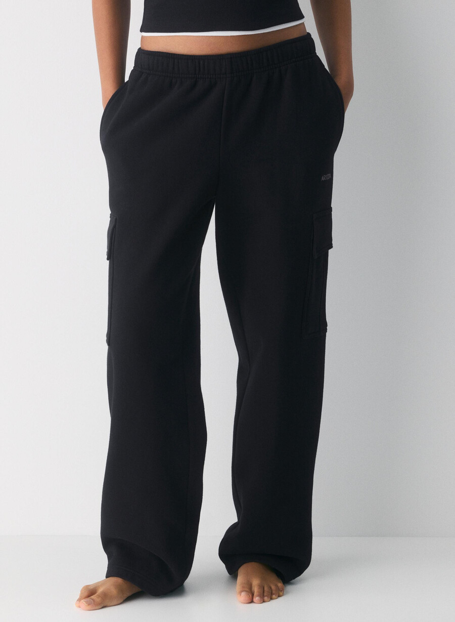 pantaloni de trening cozy sweatfleece mega cargo negri