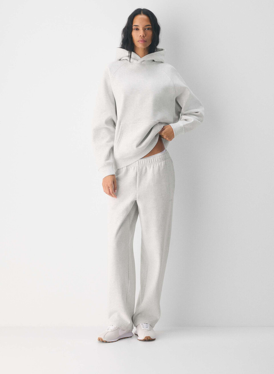 pantaloni de trening cozy sweatfleece mega straight heather cloud white