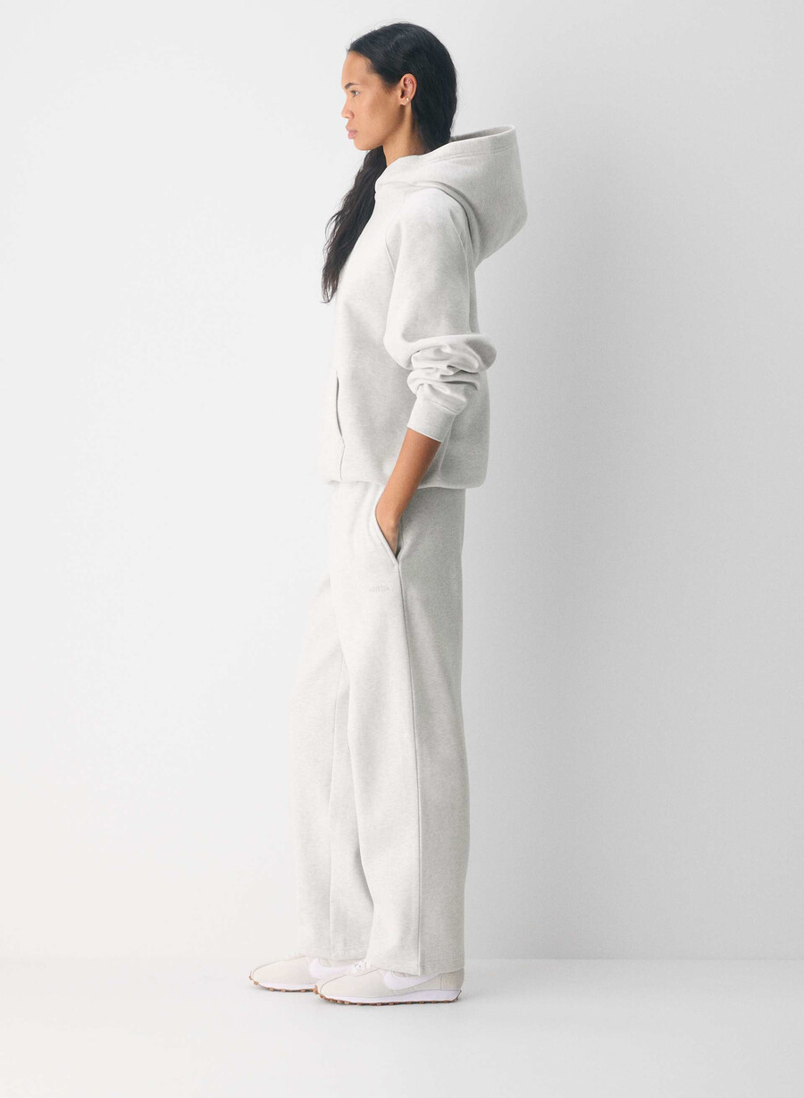 pantaloni de trening cozy sweatfleece mega straight heather cloud white