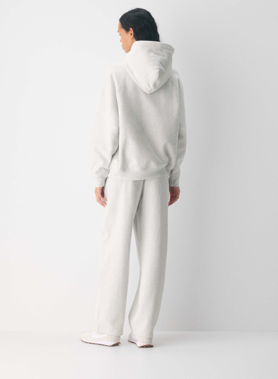 pantaloni de trening cozy sweatfleece mega straight heather cloud white