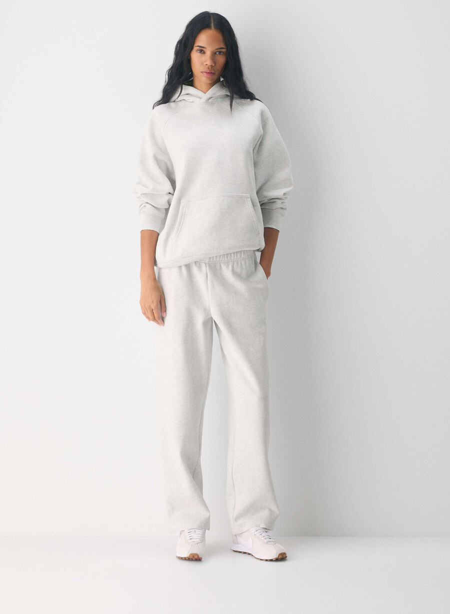 pantaloni de trening cozy sweatfleece mega straight heather cloud white