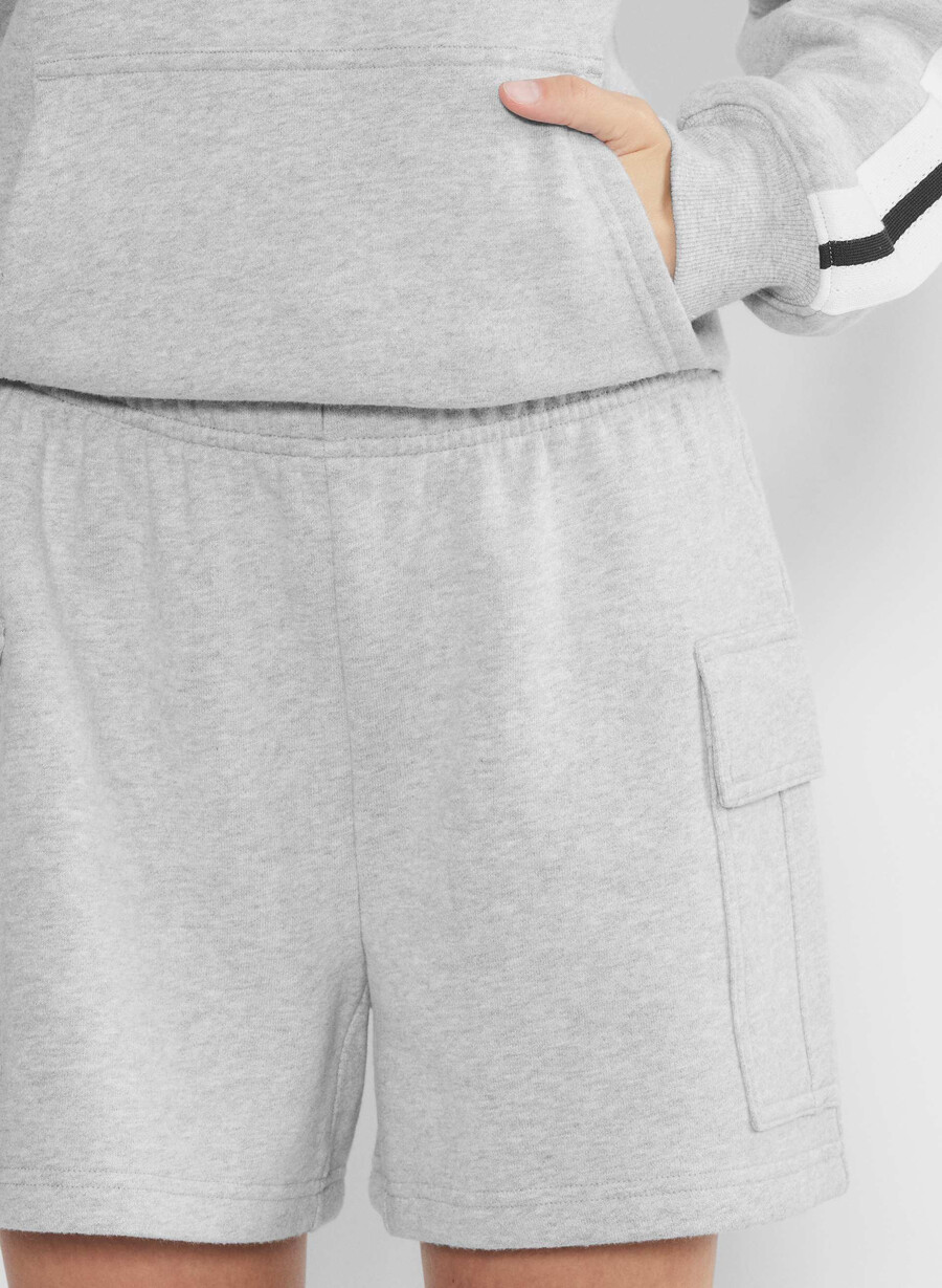 pantaloni scurți confortabili din fleece mega cargo la jumătatea coapsei din material heather chrome