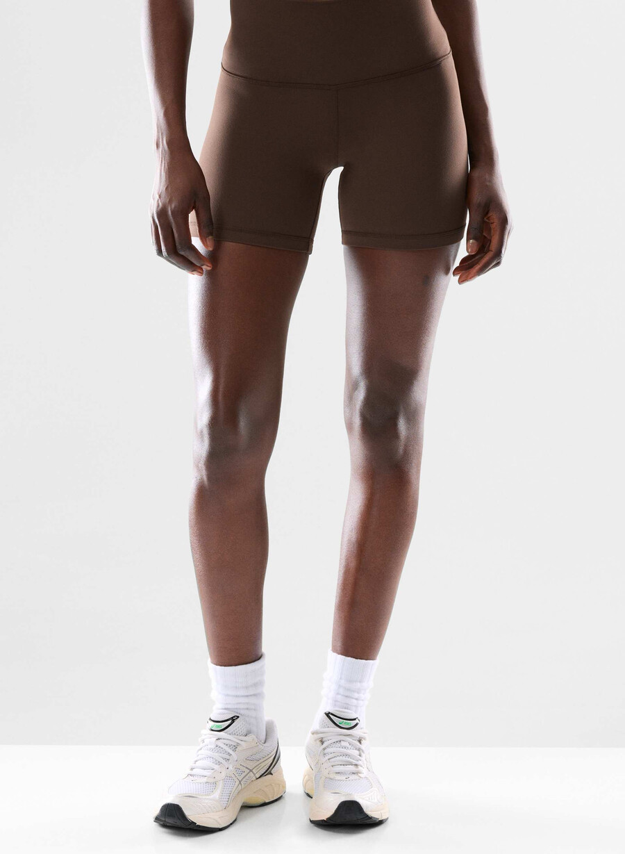 pantaloni scurți butter cheeky hi-rise de 5 cu talie înaltă maro intens