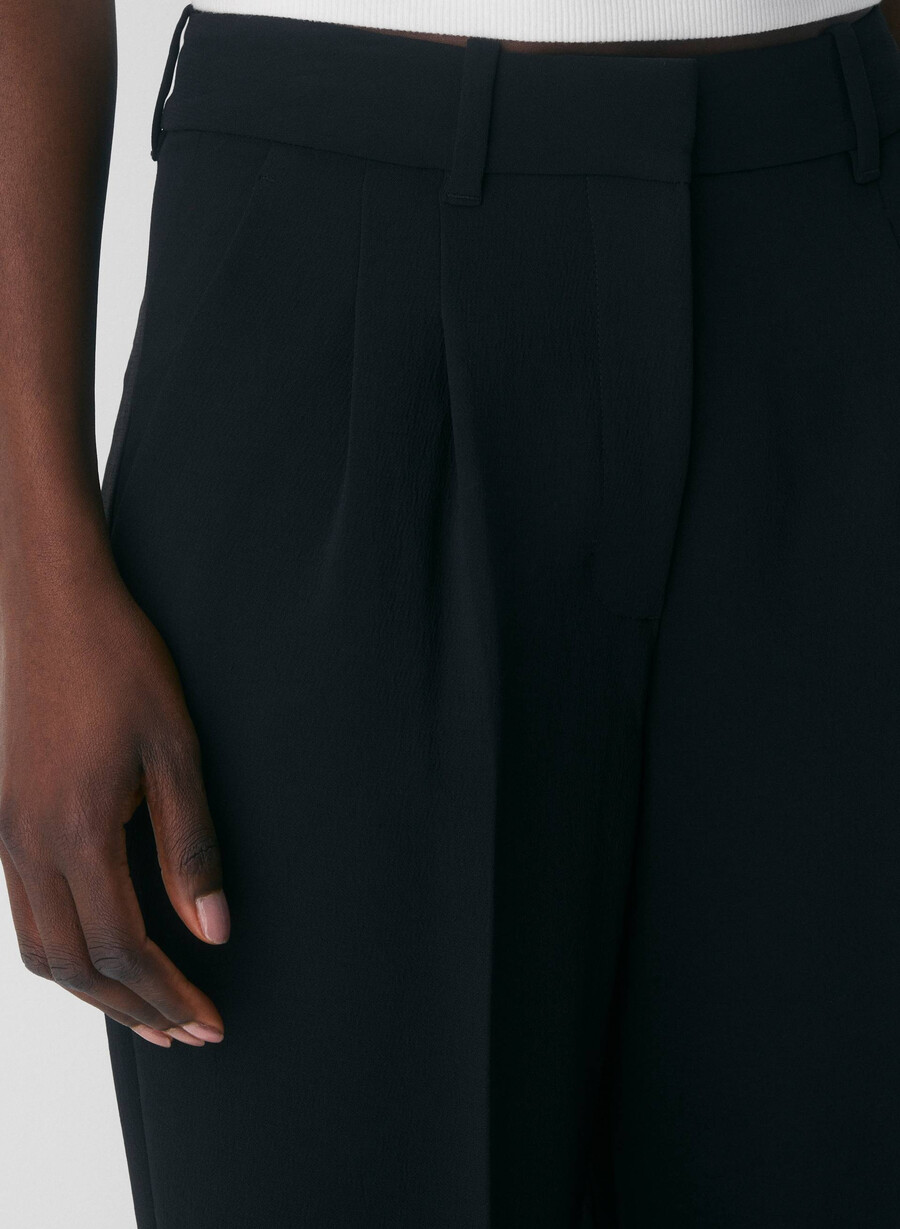 pantalonii the effortless pant cu croială curbată - crepette negri
