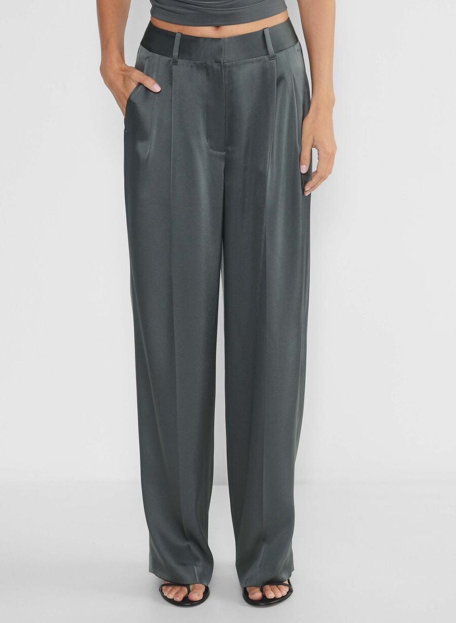 pantalonii effortless satinați gri cĂrbune