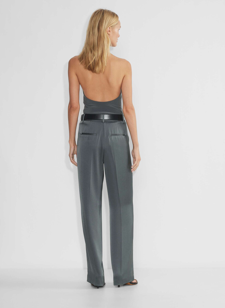 pantalonii effortless satinați gri cĂrbune