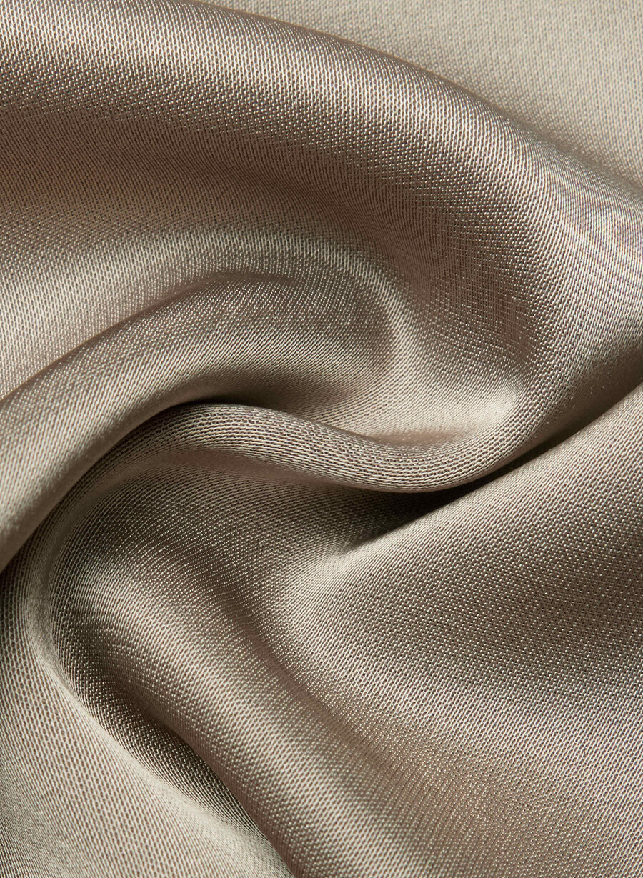 pantalonii effortless satin nomad taupe
