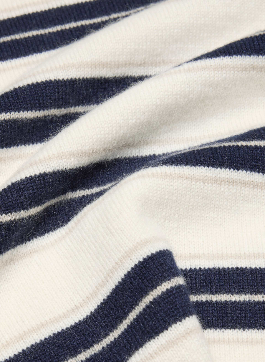 pulover bare cashmere touchstone lt birch admiral