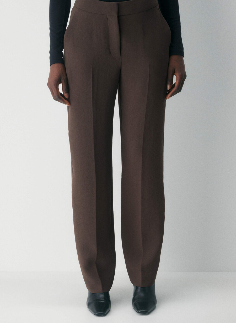 pantalonii limitless pant cu croială curbată - crepetă maro mocha rich