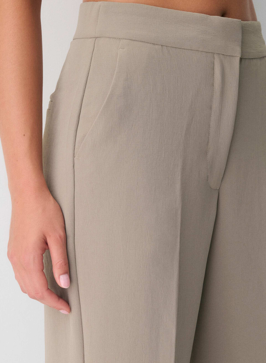pantalonii limitless pant cu croială curbată - crepetă nomad taupe