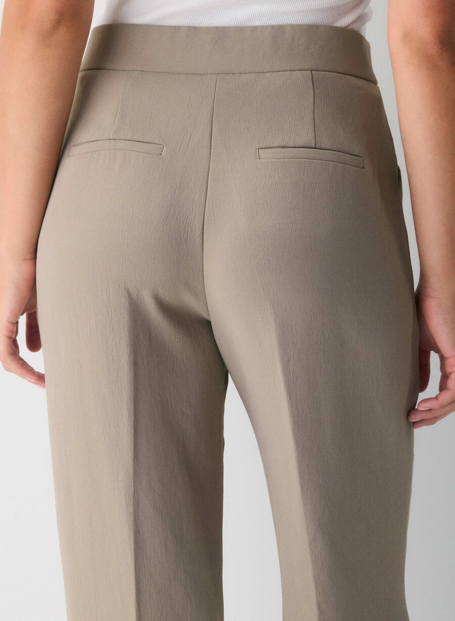 pantalonii limitless pant cu croială curbată - crepetă nomad taupe