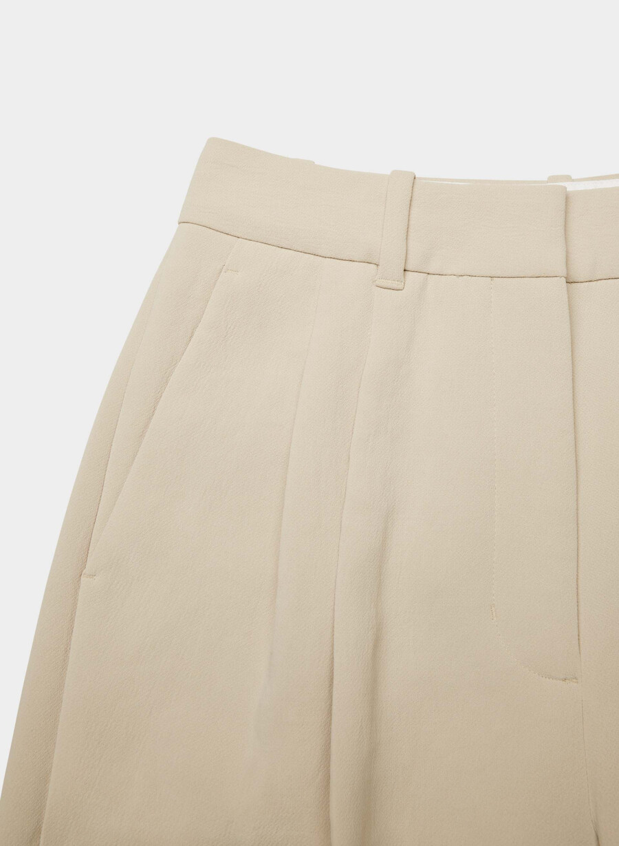 pantalonii scurți the effortless pant cu croială curbată - crepette marcona beige