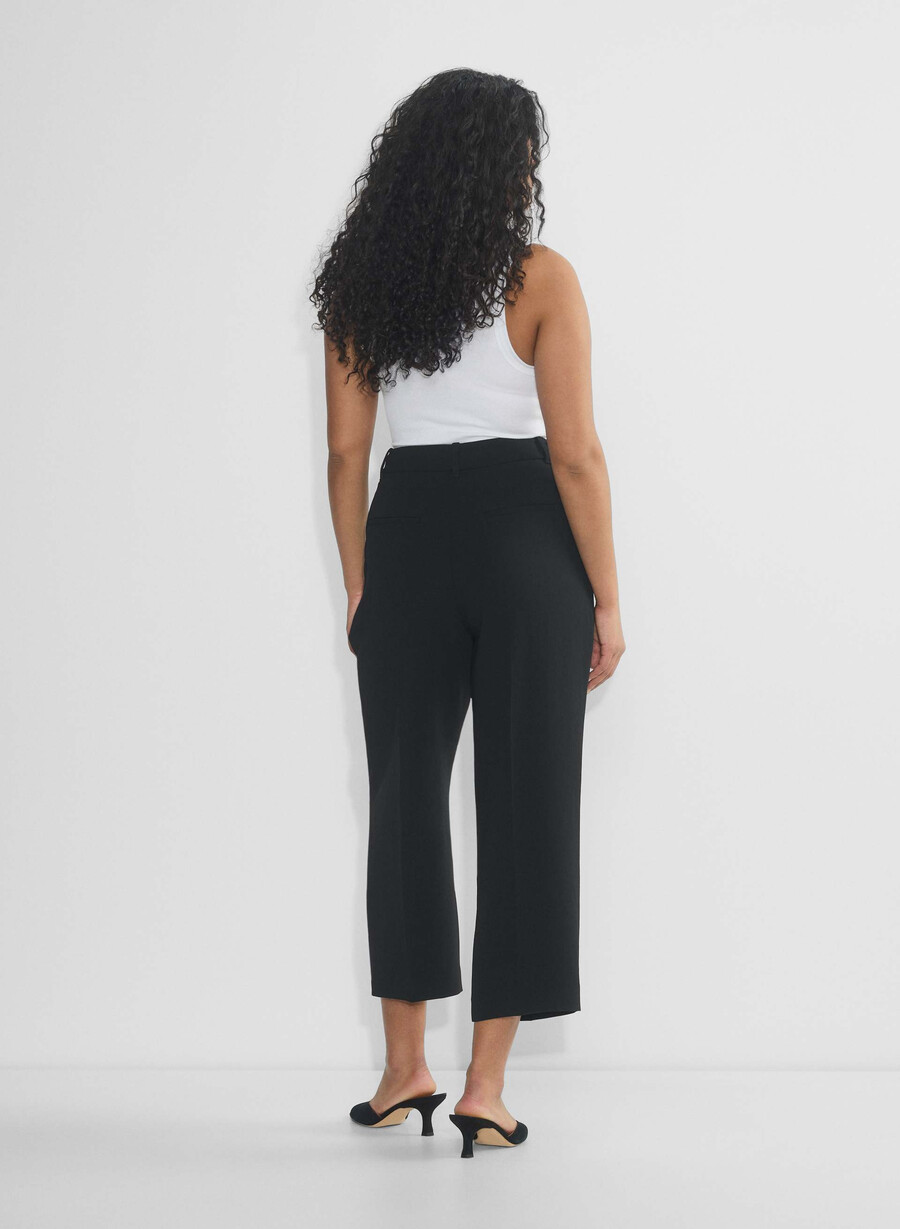 pantalonii scurți the effortless pant cu croială curbată - crepette marcona beige