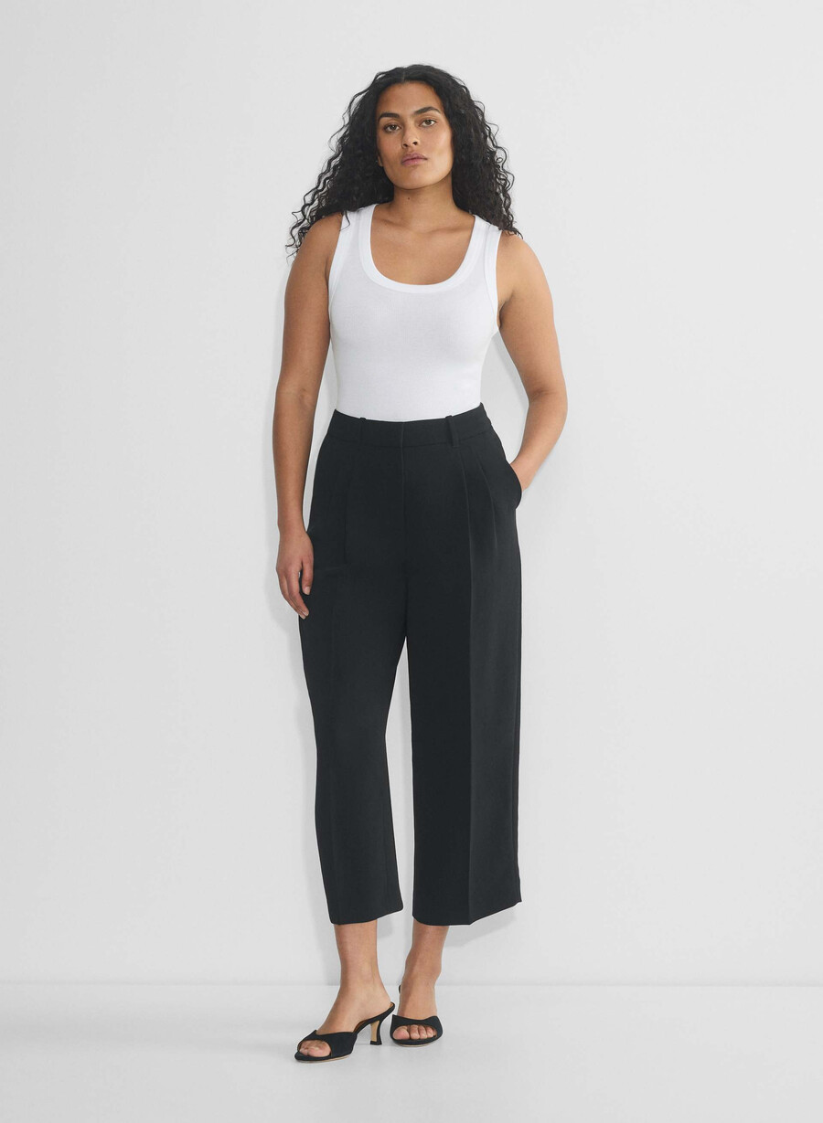 pantalonii scurți the effortless pant cu croială curbată - crepette marcona beige