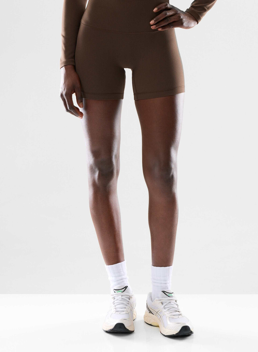 pantaloni scurți butter cheeky infinite cu talie înaltă de 5 maro mocha rich
