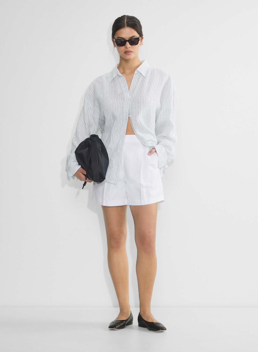 pantaloni scurți the effortless short cu croială curbată până la jumătatea coapsei alb