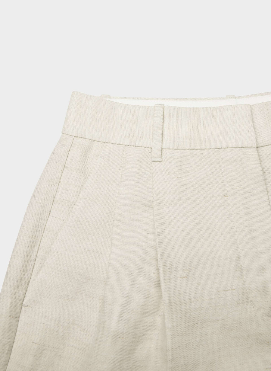 pantaloni scurți the effortless short cu croială curbată până la mijlocul coapsei culoare natural ecru