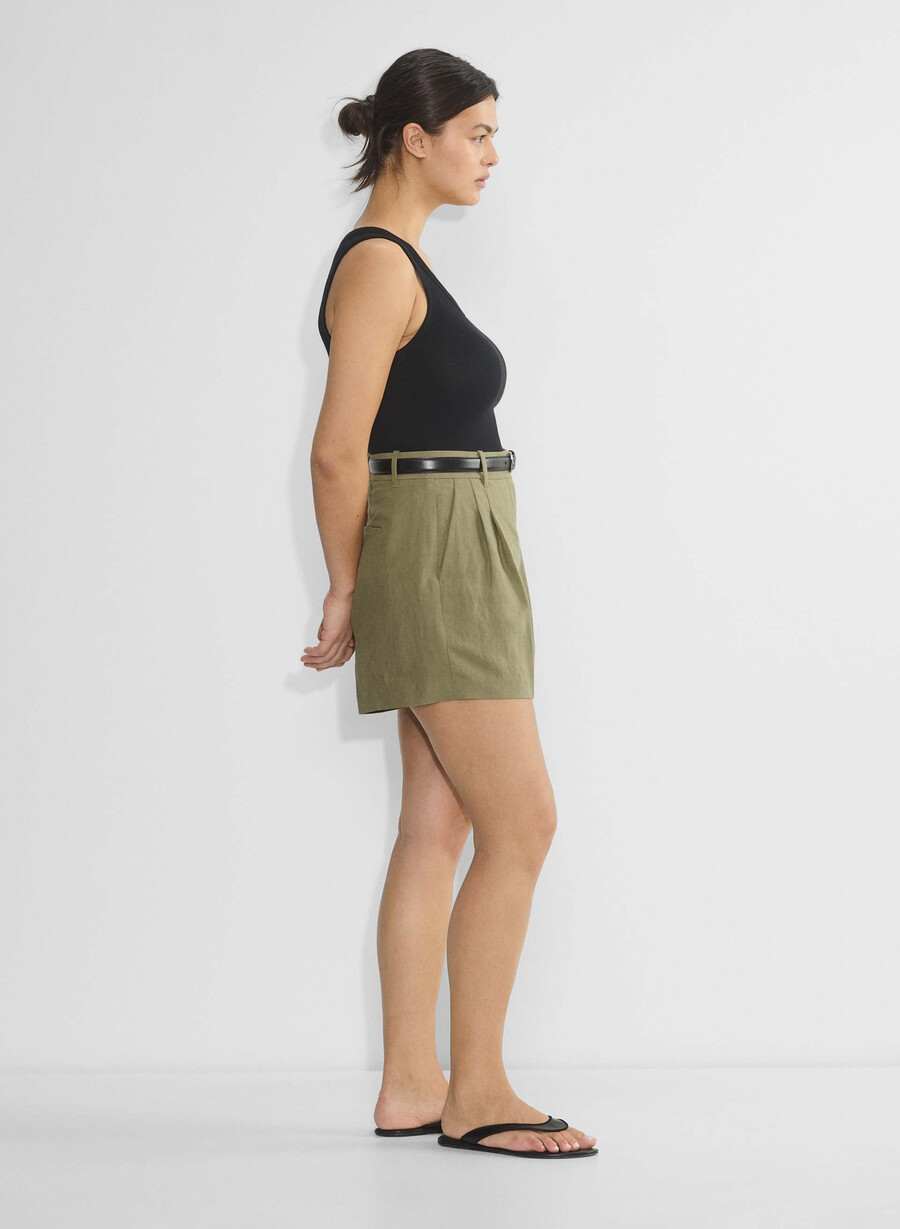 pantaloni scurți the effortless short cu croială curbată până la jumătatea coapsei măsline uscate la soare
