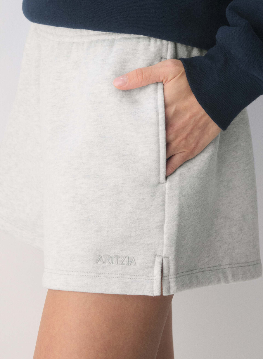 pantaloni scurți mini cozy sweatfleece mega hi-rise alb-negru
