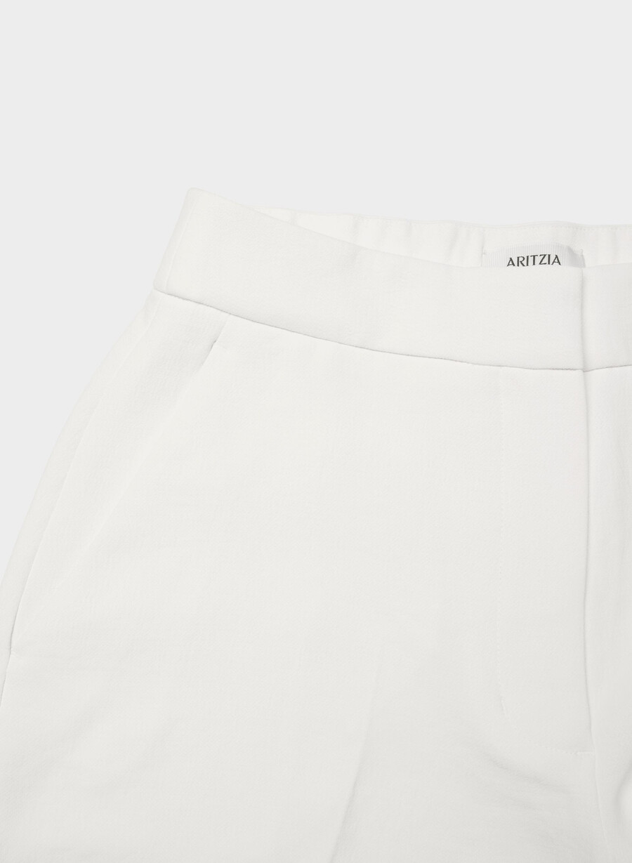 pantaloni scurți limitless short cu croială curbată până la jumătatea coapsei - crepette culoare deschisĂ de mesteacĂn