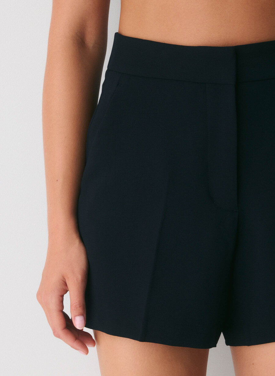 pantaloni scurți limitless short cu croială curbată până la jumătatea coapsei - crepette negru