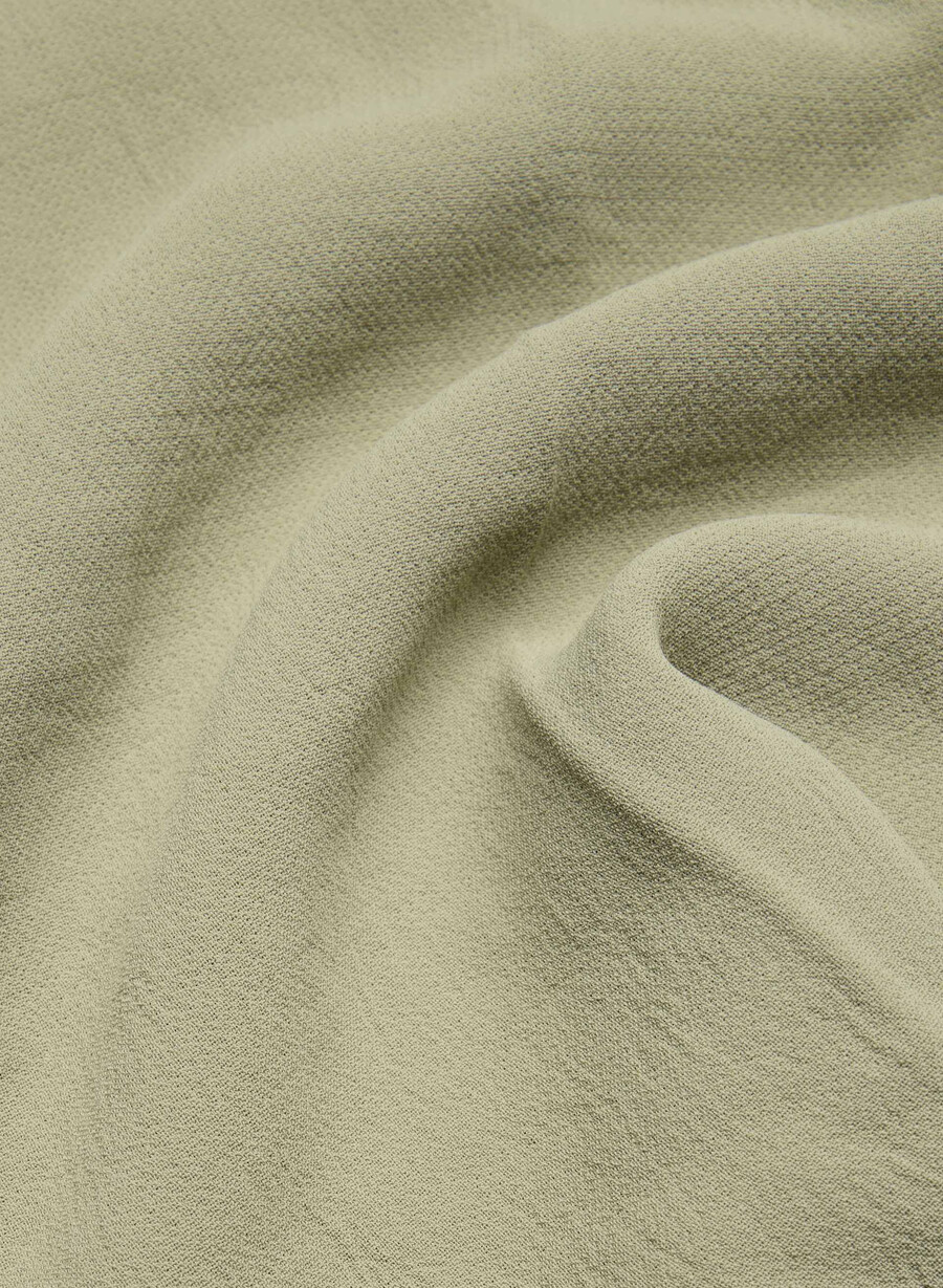 pantaloni scurți limitless short cu croială curbată până la jumătatea coapsei - crepette sundried olive