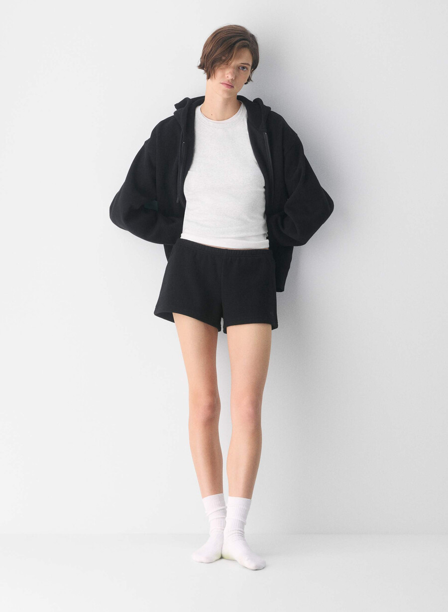 pantaloni scurți mini confortabili din fleece boyfriend cu talie joasă negri