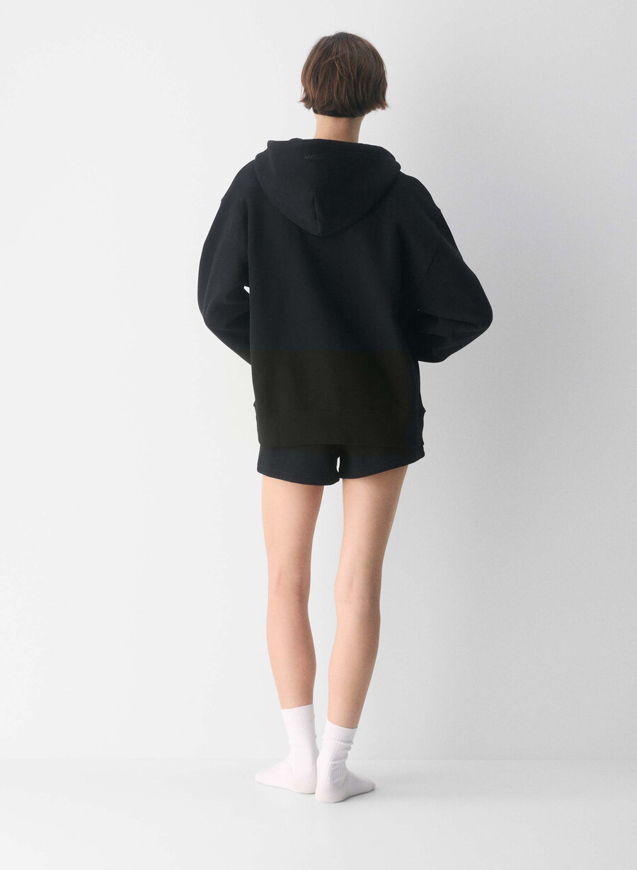 pantaloni scurți mini confortabili din fleece boyfriend cu talie joasă negri