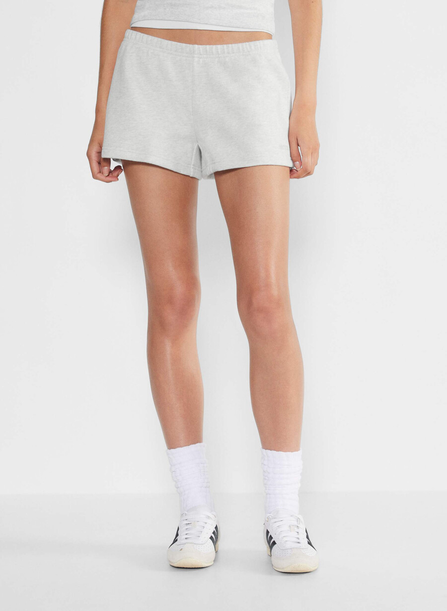 pantaloni scurți mini confortabili din fleece boyfriend cu talie joasă alb-negru