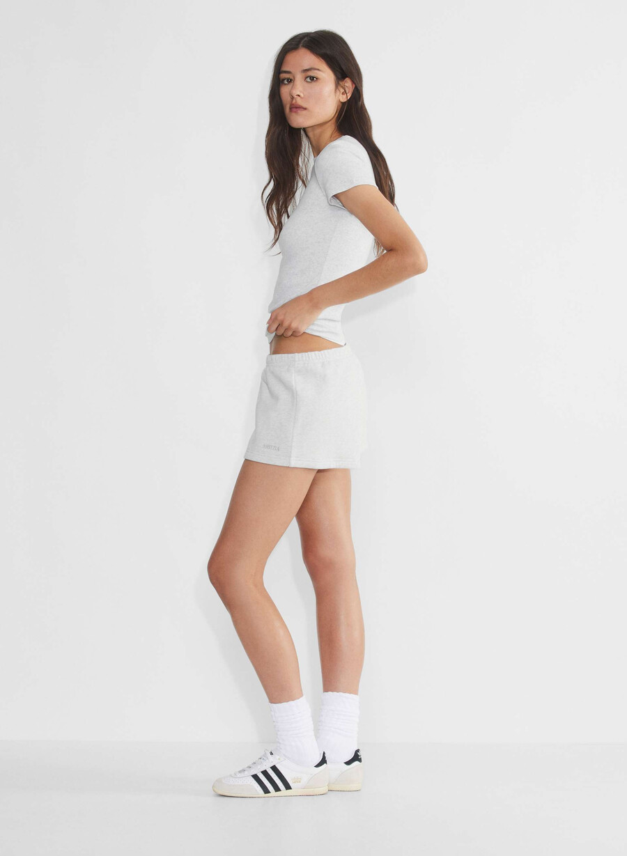 pantaloni scurți mini confortabili din fleece boyfriend cu talie joasă alb-negru