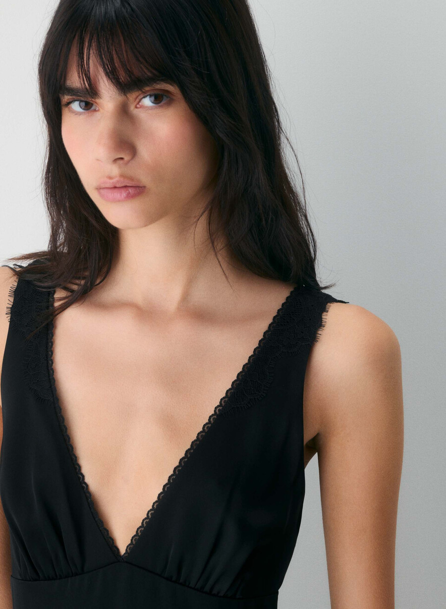 rochie pavilion din satin negru
