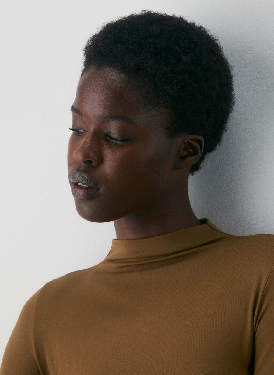 tricou original contour lyric mockneck chocolatier maro