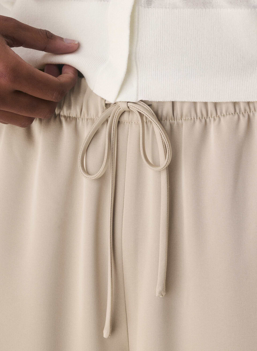 pantalonii lodge - satin marcona beige