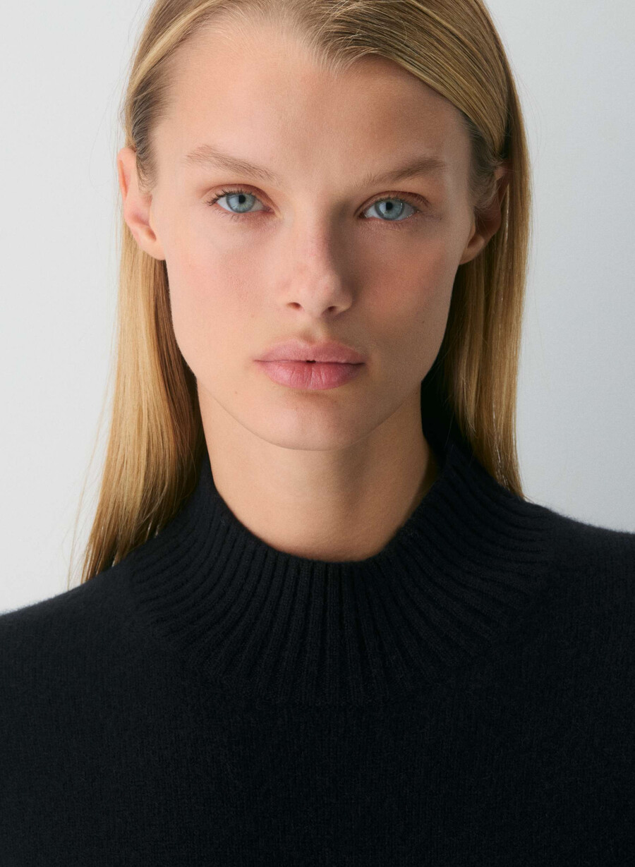 pulover essential cashmere shrunken mockneck negru