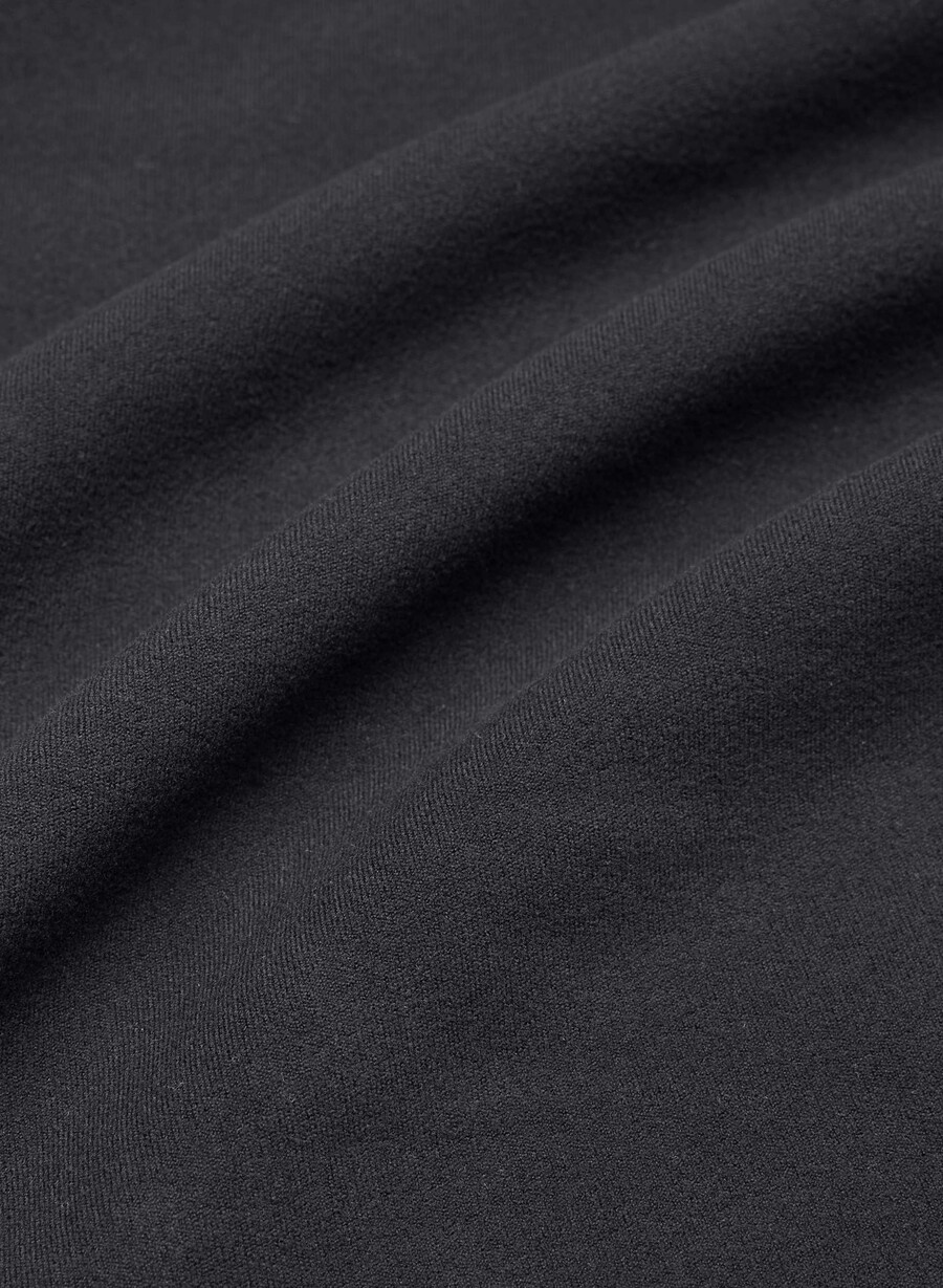 tricou butter essential cu mânecă lungă și decolteu în v negru