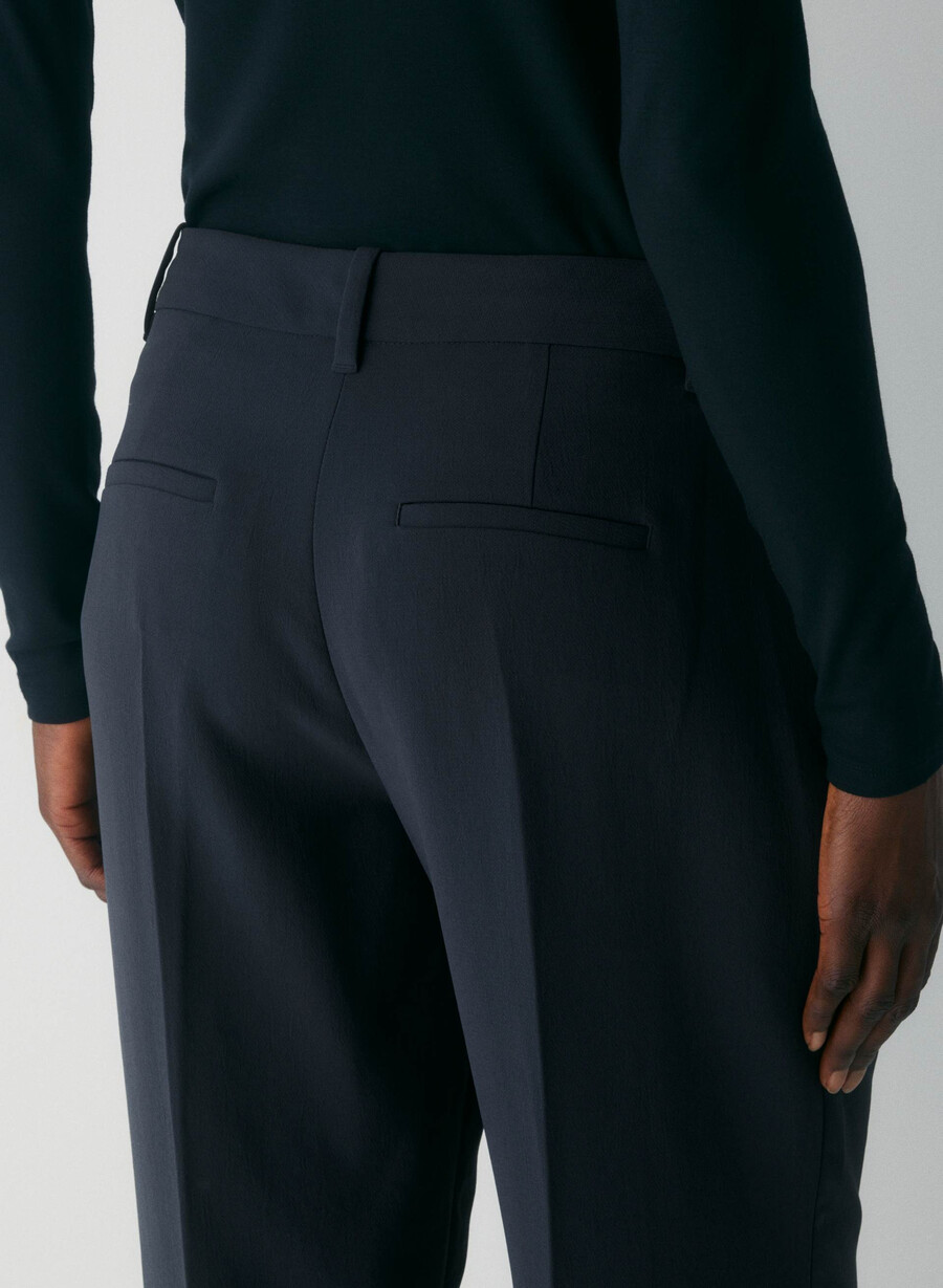 pantalonii the effortless pant curve-fit cu talie joasă - crepette bleumarin Închis