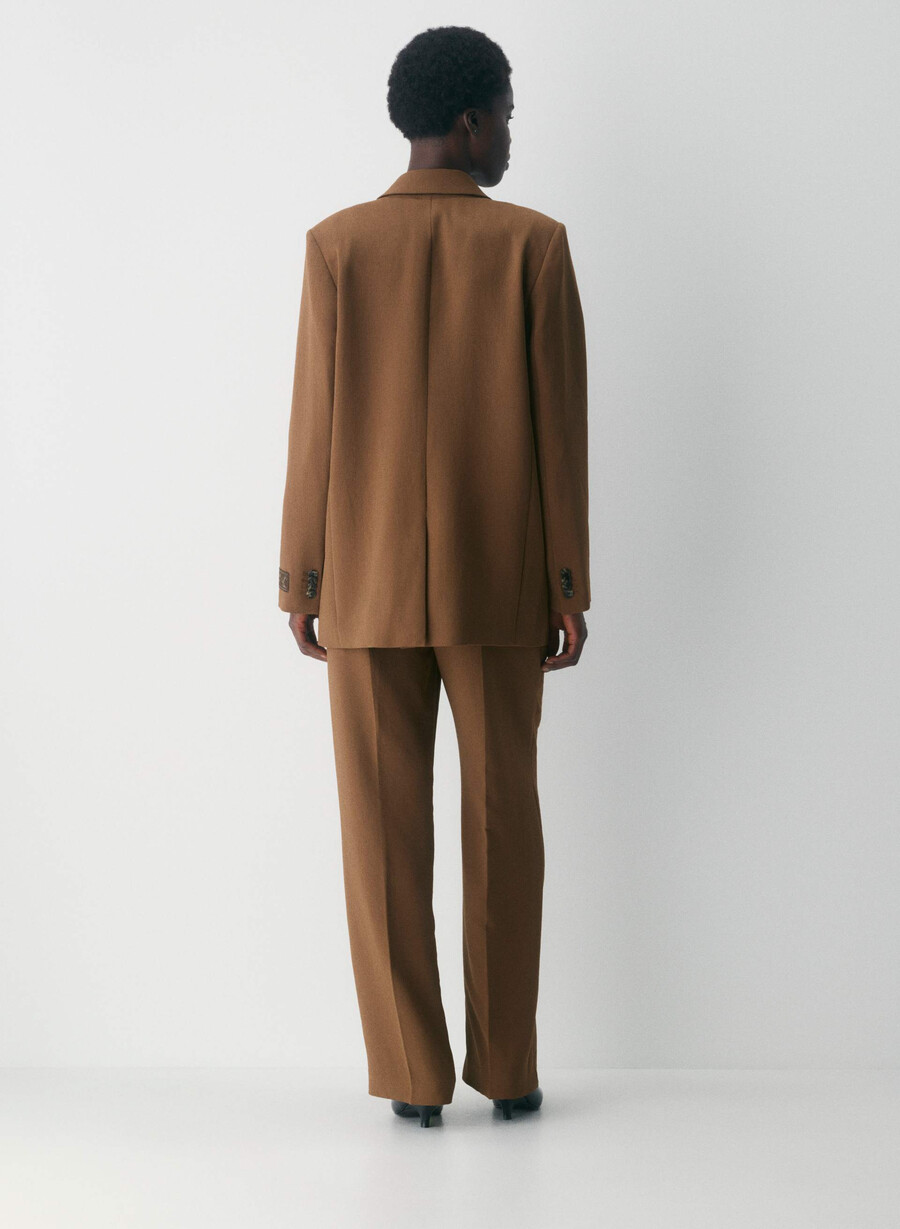 pantalonii the effortless pant cu croială curbată talie joasă - crepette maro ciocolatiu