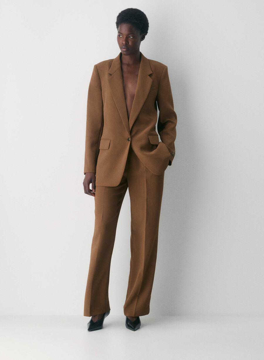 pantalonii the effortless pant cu croială curbată talie joasă - crepette maro ciocolatiu