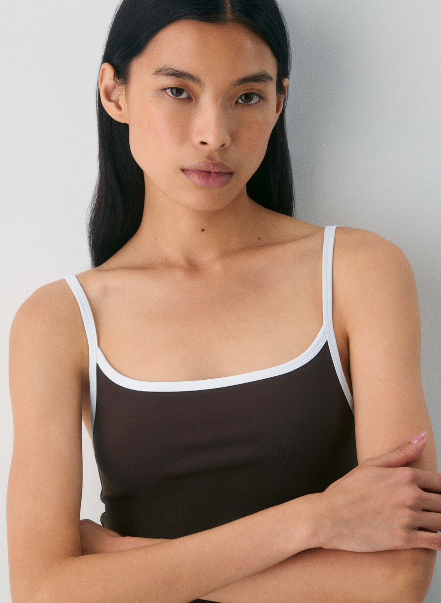 bluză original contour swoop cami culoarea rich mocha maroalb