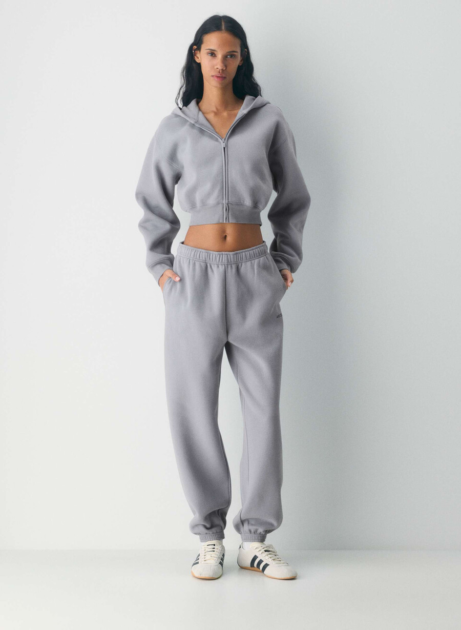 hanorac confortabil din fleece perfect crop cu fermoar culoare chocolate mousse