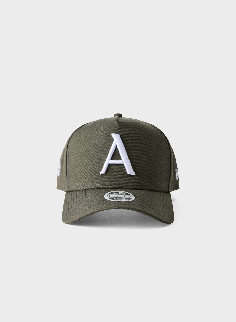 Șapcă new era x aritzia 9forty a-frame dk olive wh