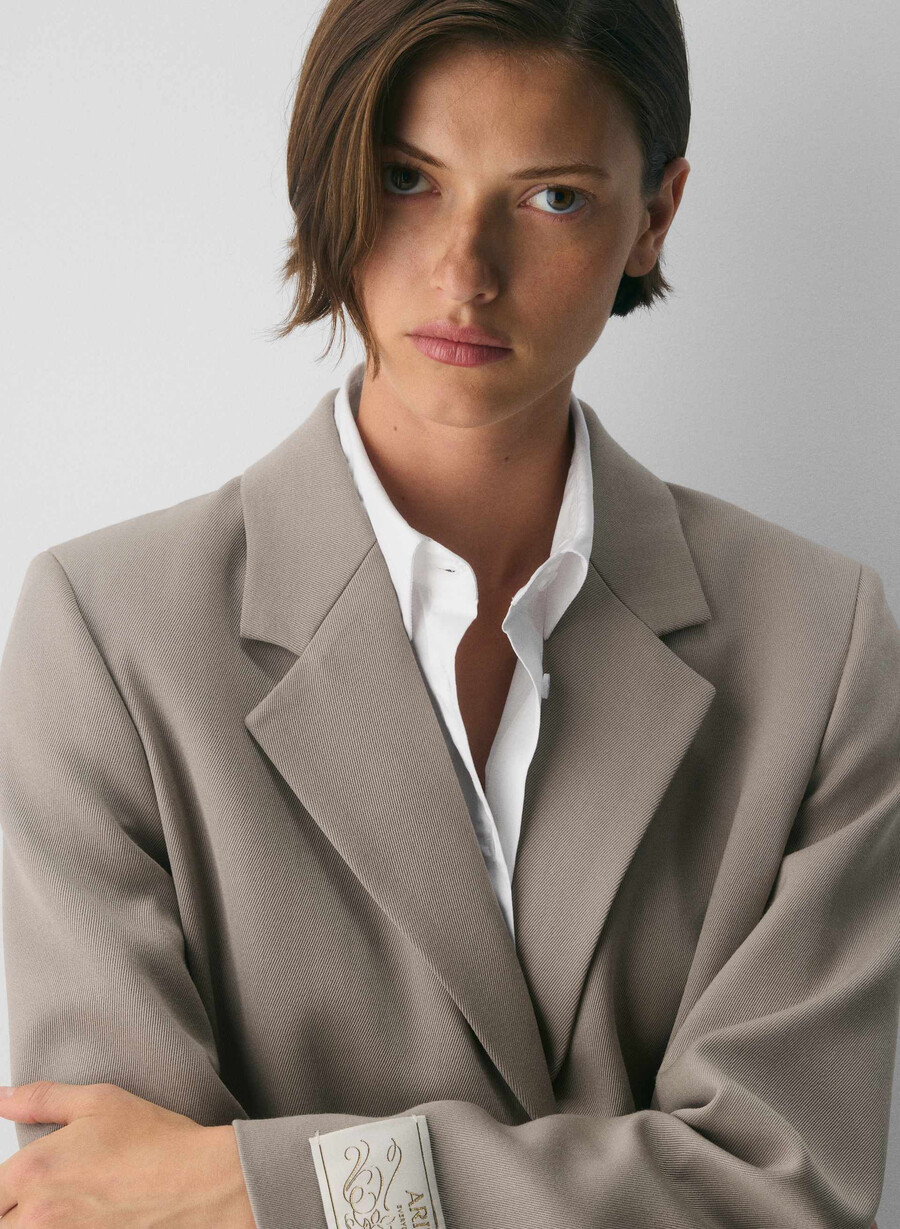 haina genre cenușă fumurie