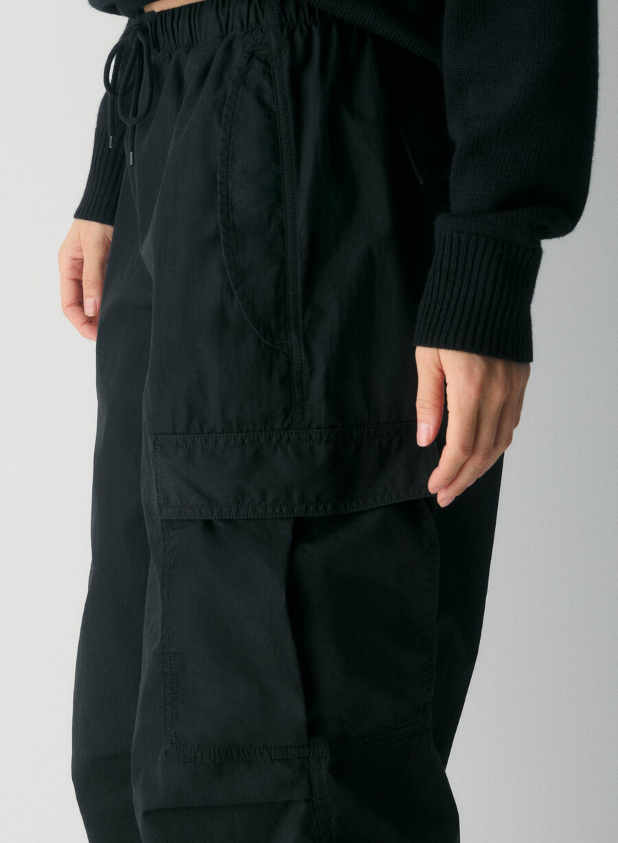 pantaloni yara parachute negri