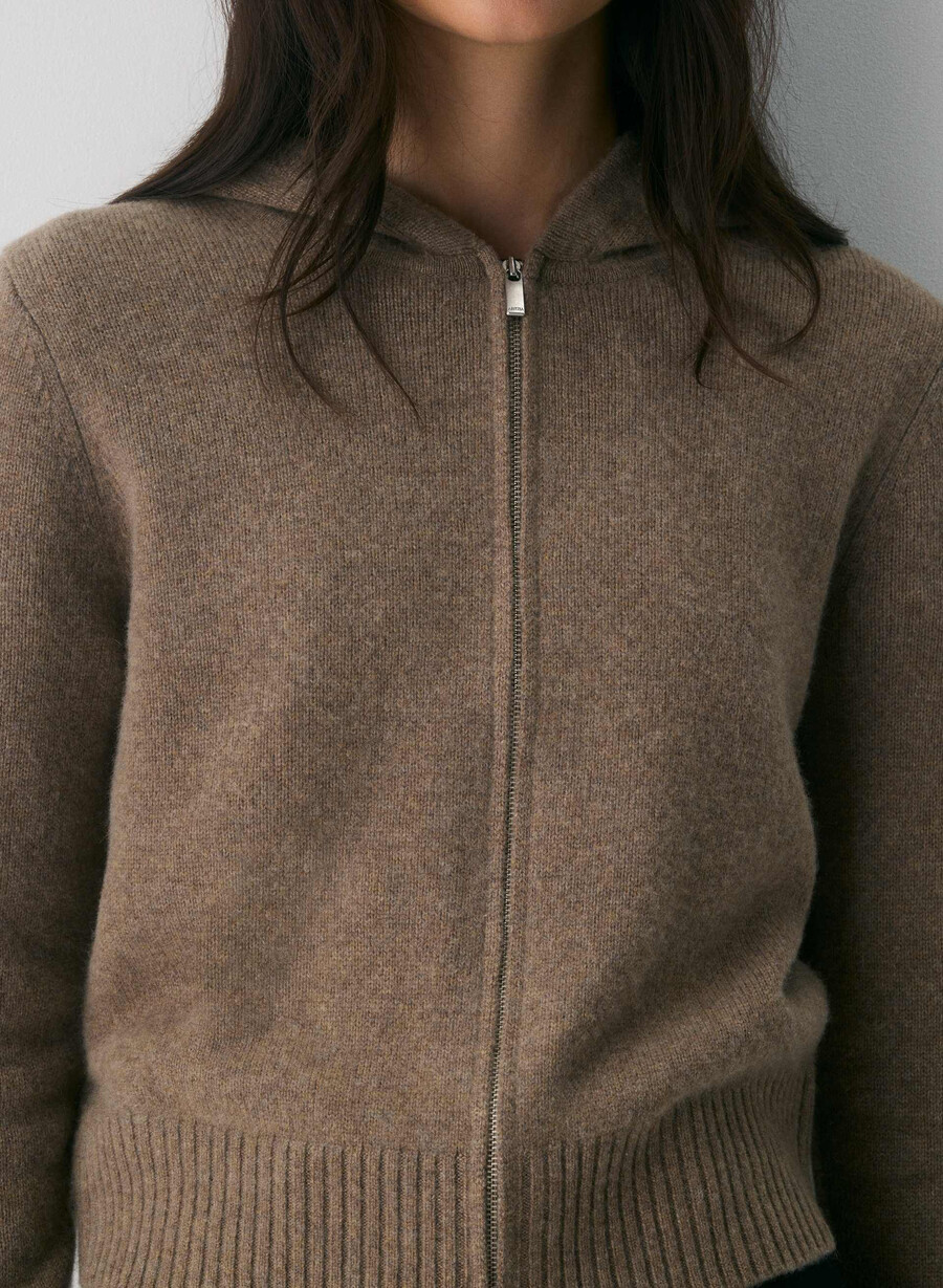 hanorac essential cashmere idyllic cu fermoar maro chinuit