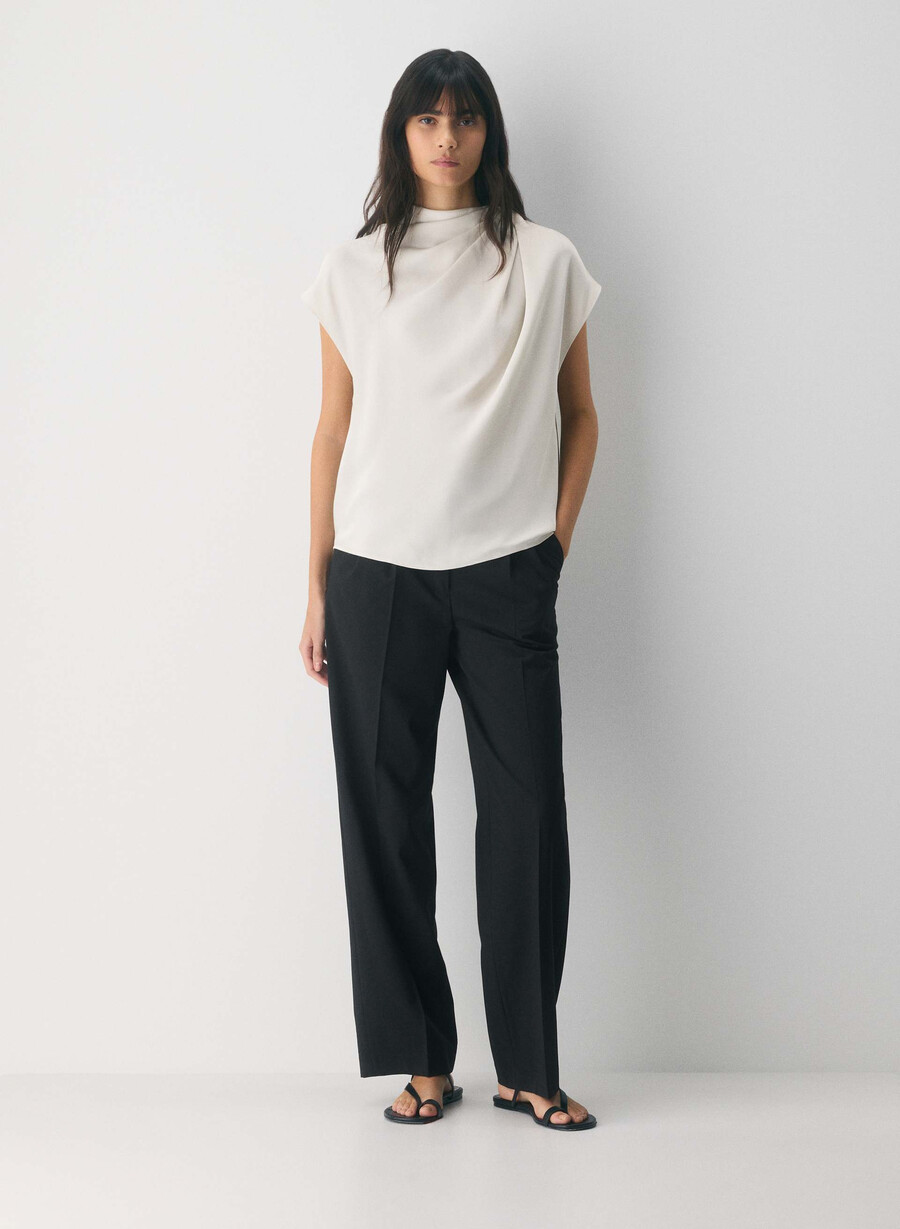 pantalonii effortless din lână negri